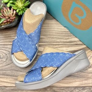 NIB Bzees Sahara Comfort Stretch Slide Wedge Sandal 8.5M 38.5 Blue